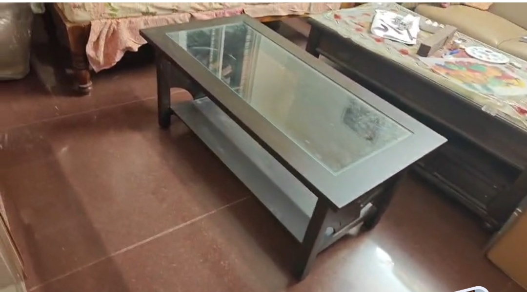 Center table available immediately - Image 3