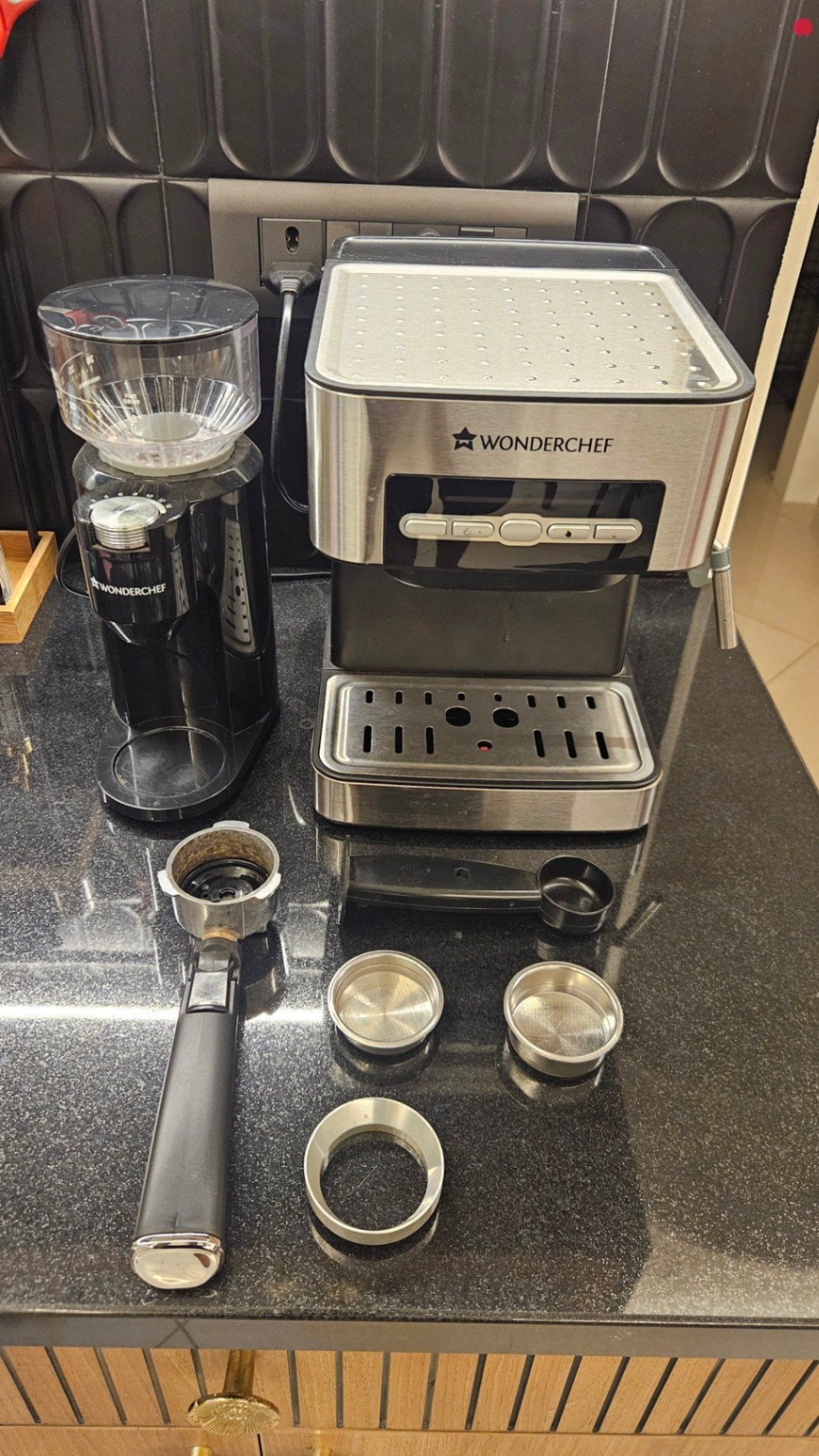 Wonderchef Regalia coffee maching and grinder - Image 1