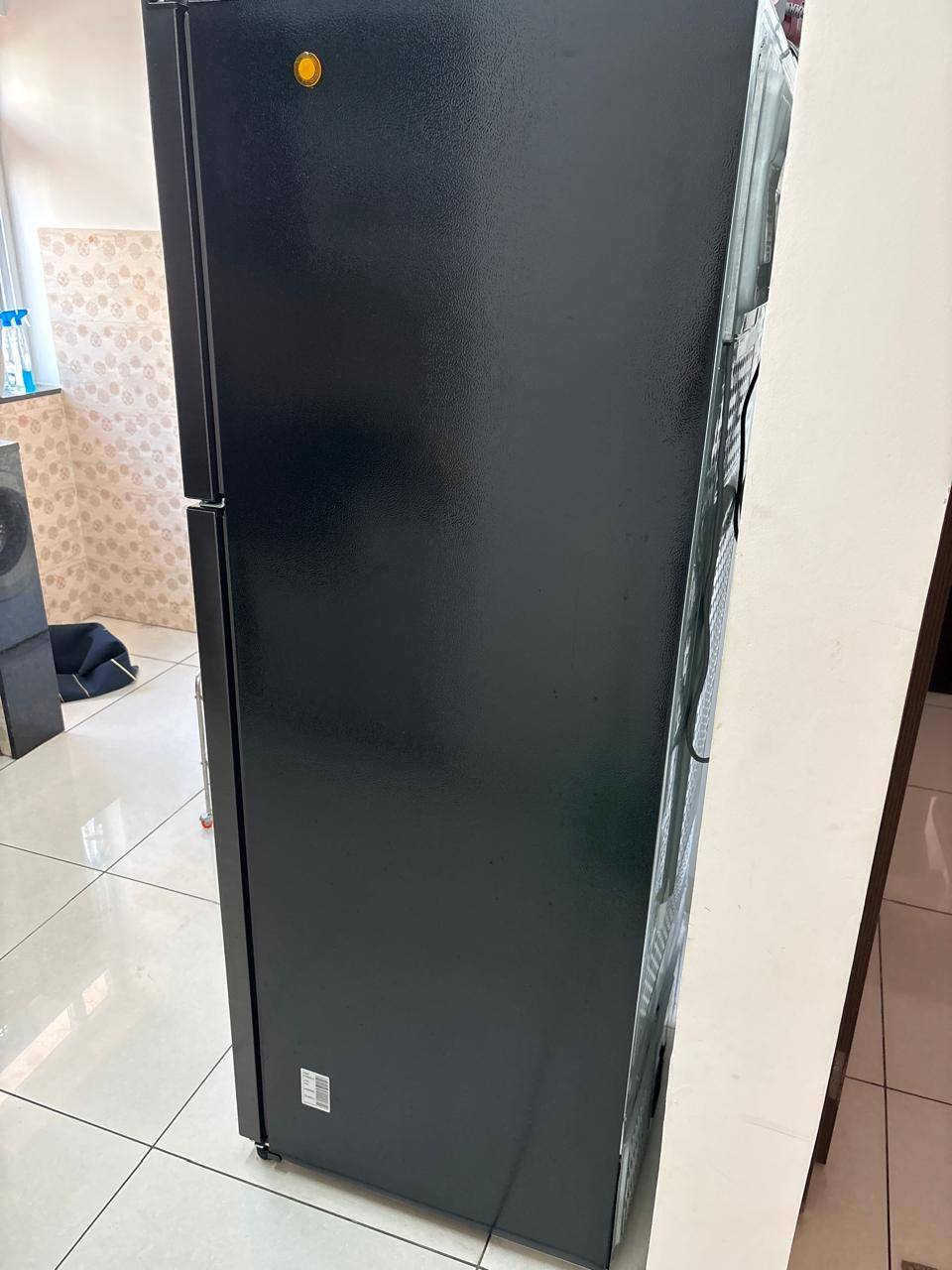 Samsung refrigerator double door 322 litre capacity - Image 3