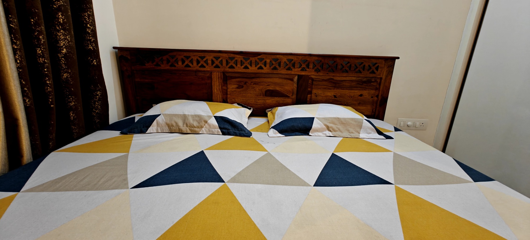 Sheesham wood beds with storage king size - Image 1