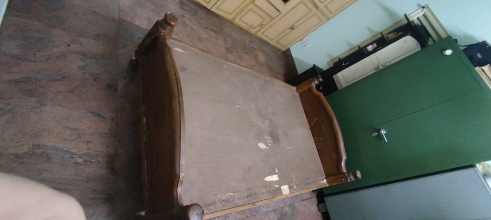 Queen size bed and teapoy/coffee table  - Image 3