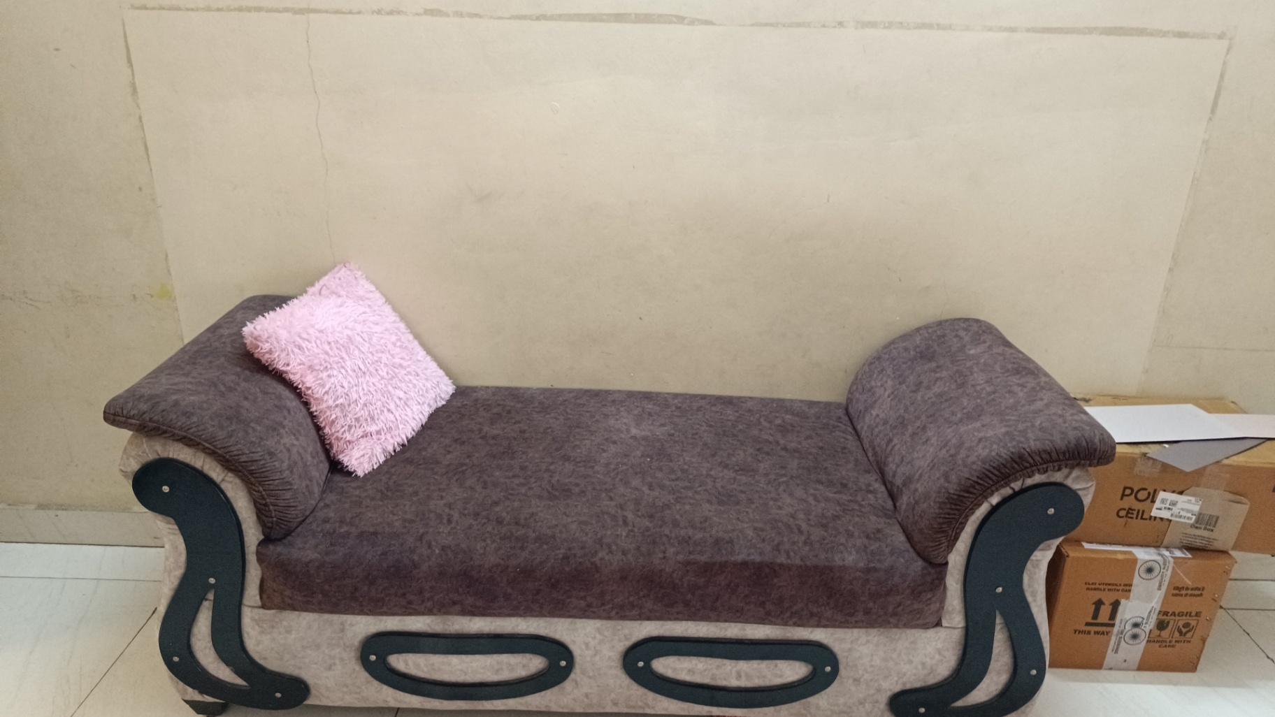 Red wood sofa - Image 3