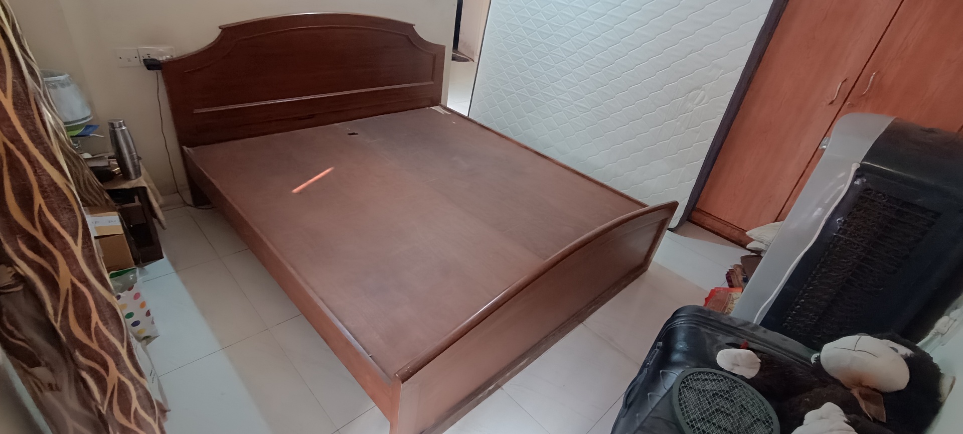 Teak wood bed with one side table - Image 2