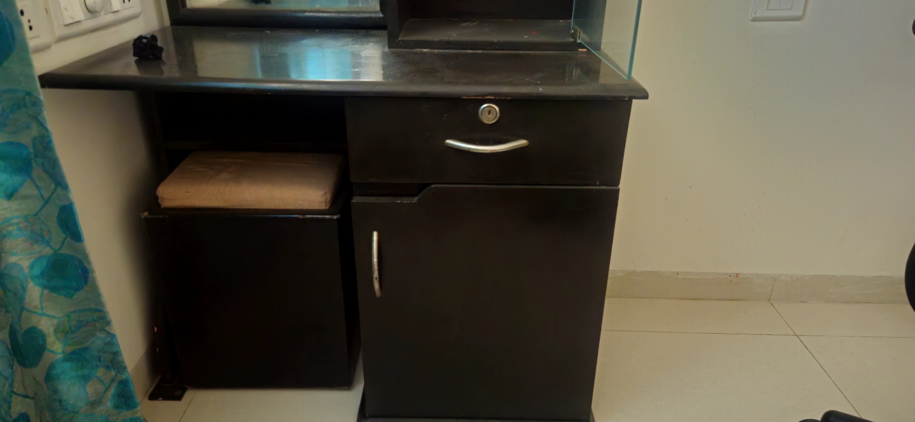 🪞 Dressing Table with Storage – Good Condition - Image 5