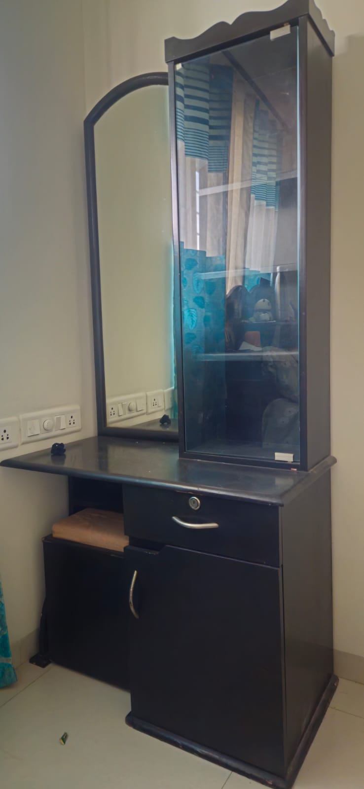 🪞 Dressing Table with Storage – Good Condition - Image 3