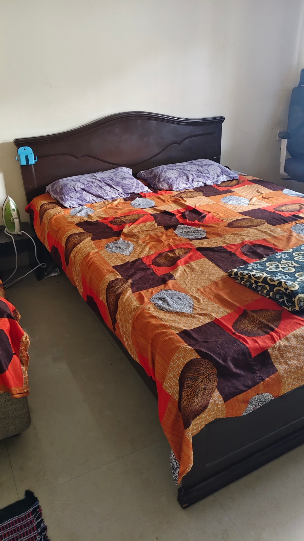 Two queen size beds for sale - Image 1