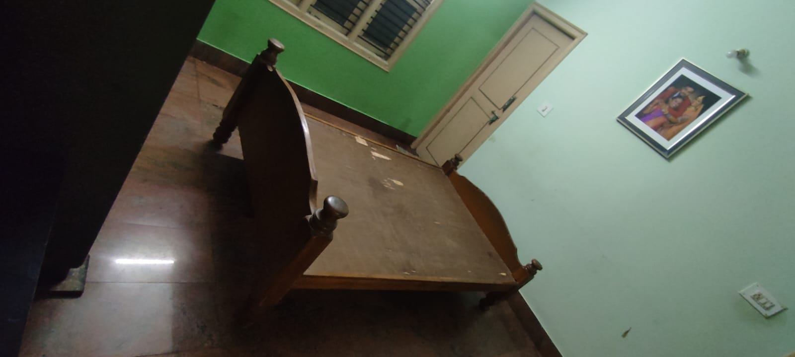 Queen size bed and teapoy/coffee table  - Image 2