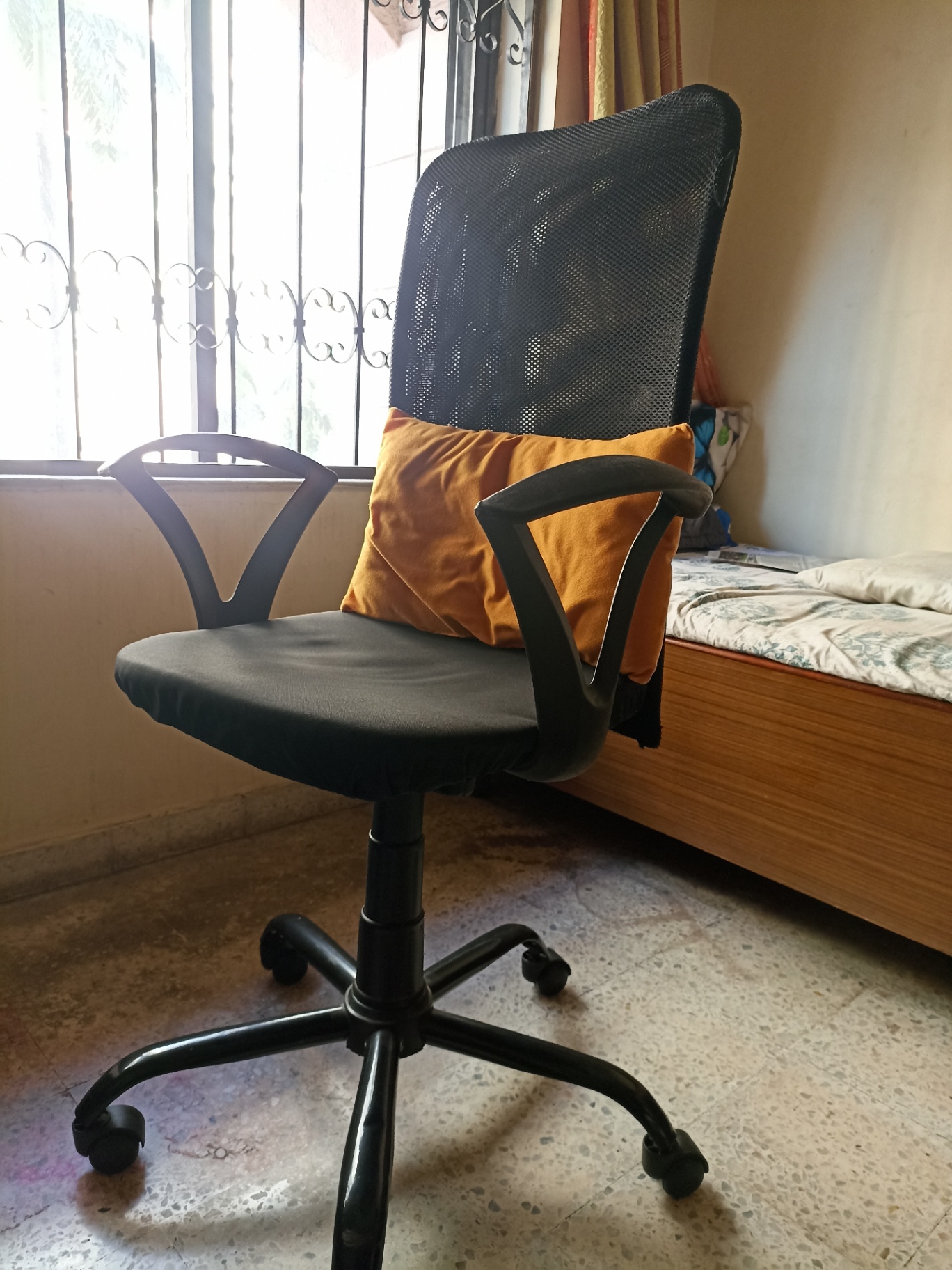 Rotating wheel office chair - Image 2