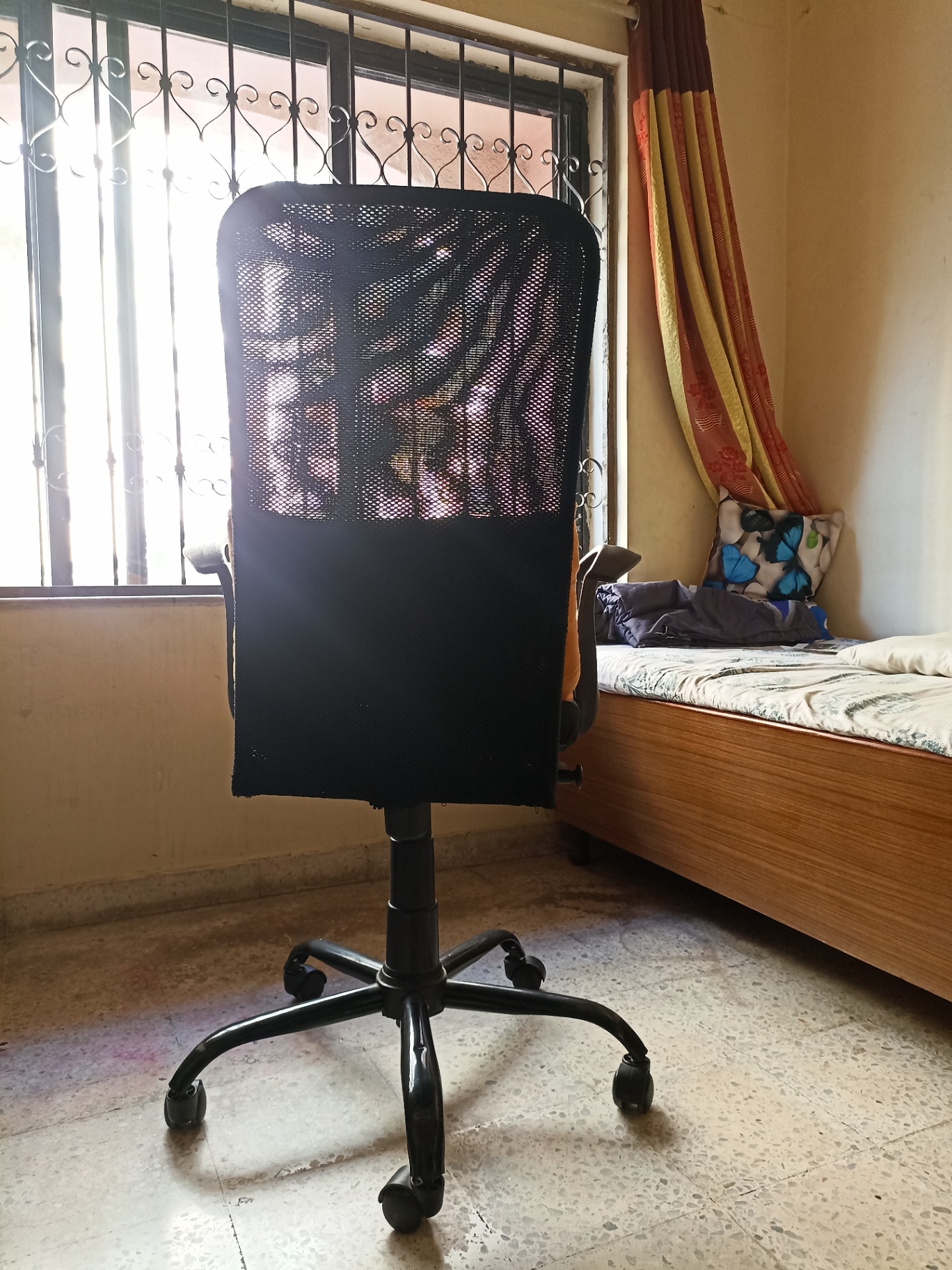 Rotating wheel office chair - Image 3