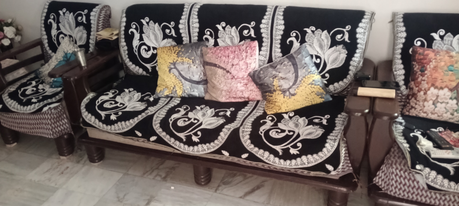 Wooden sofa set - Image 1