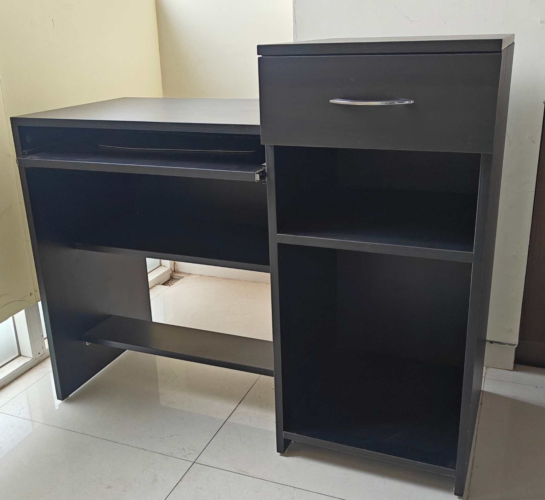 Study table - Image 2
