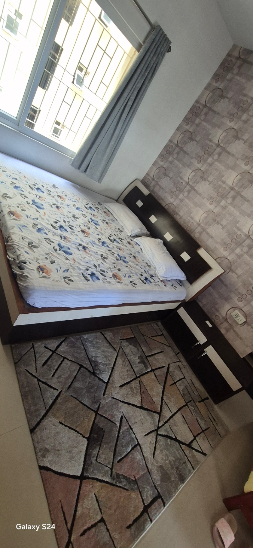 King size bed - Image 3