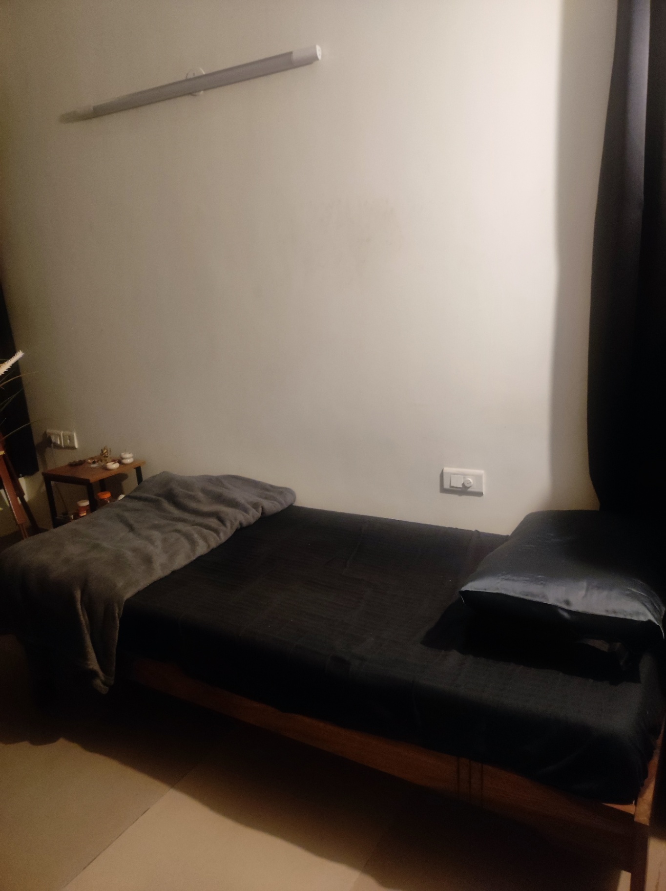 Teak wood bed with sleep company Ortho mattress  - Image 2