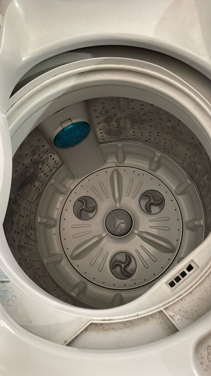 Washing machine - Image 1