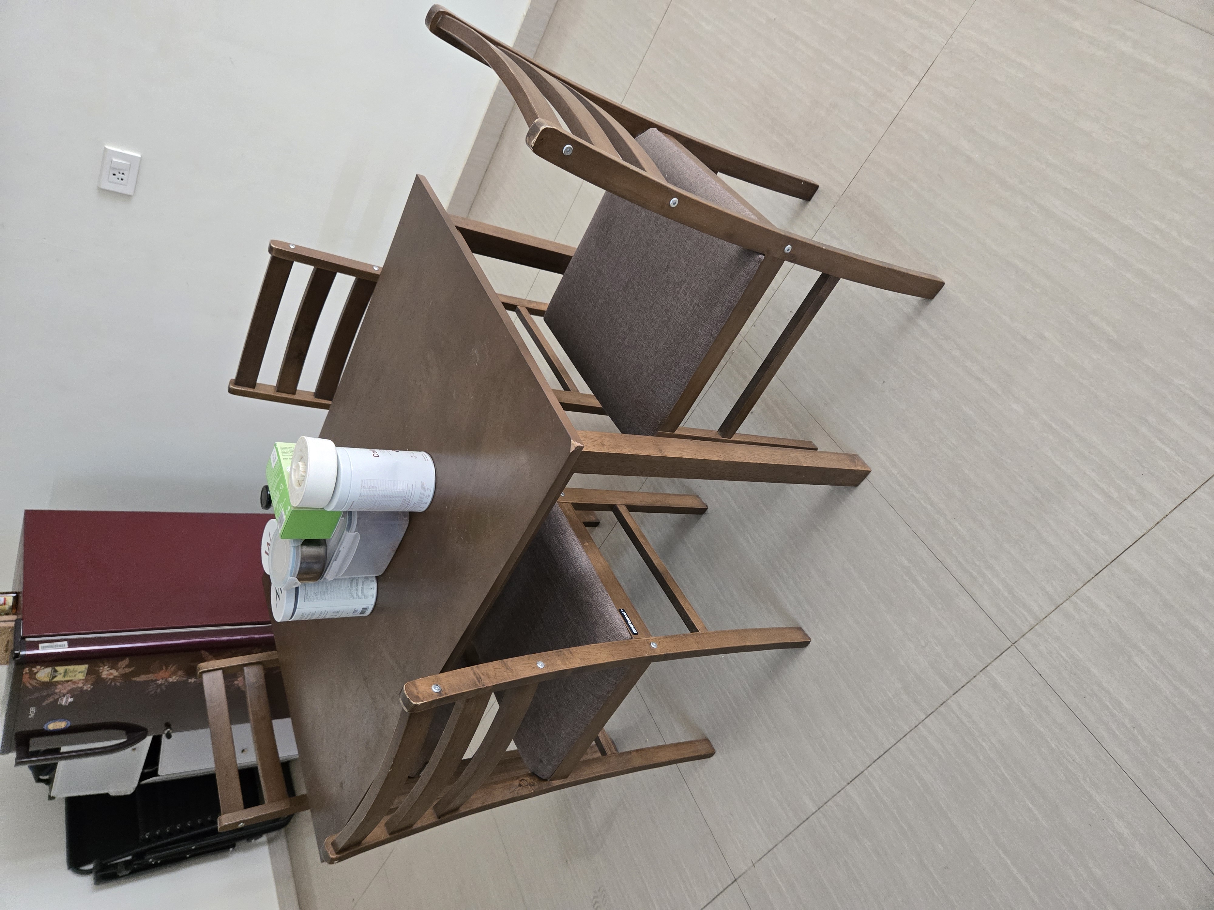 Neelkamal Carlos 4 seater dining set - Image 2