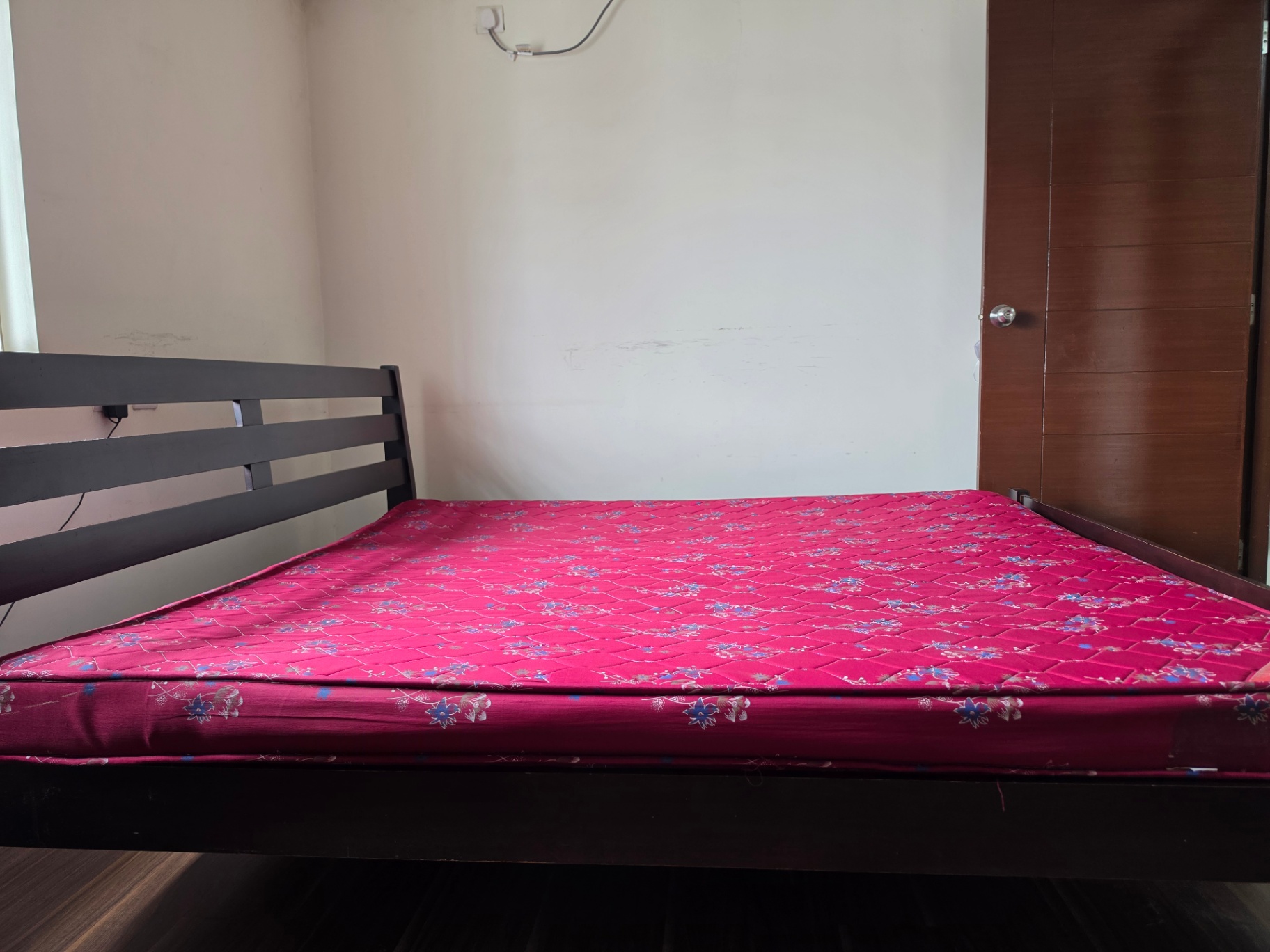 King Size solid wood bed & Mattress - Image 7