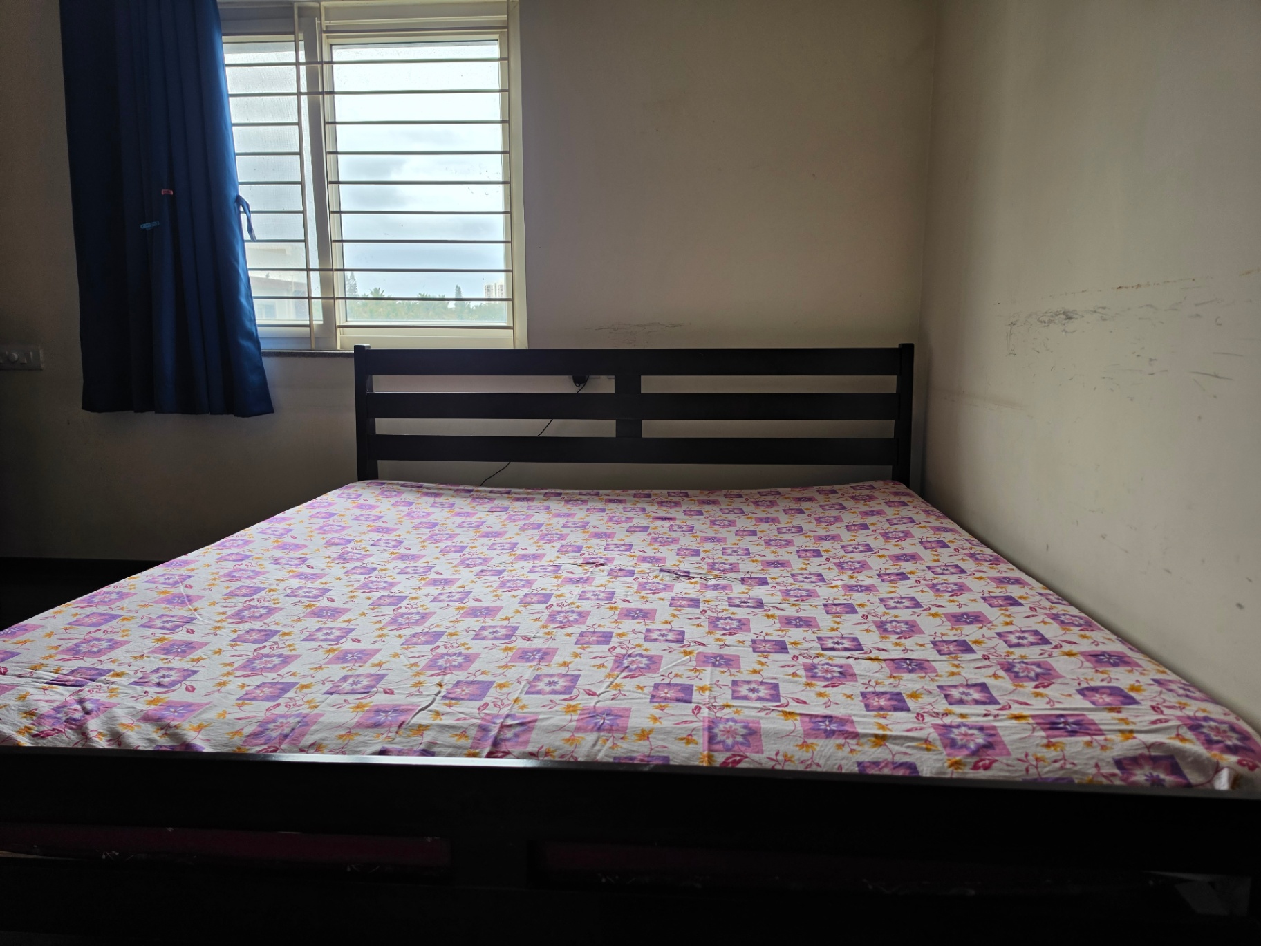 King Size solid wood bed & Mattress - Image 5