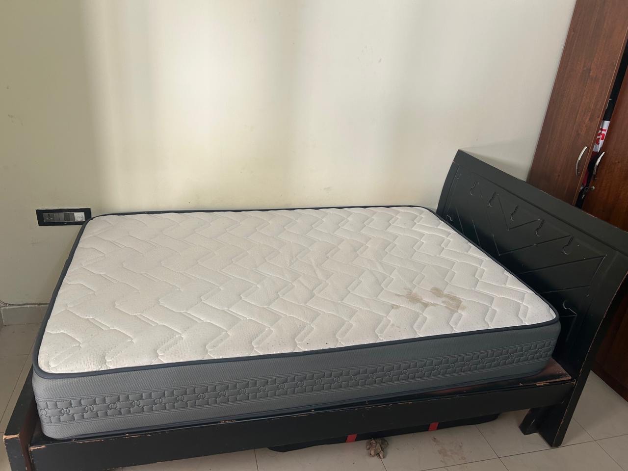 Single Bed with 12" Wakefit Mattress for Sale - Image 3