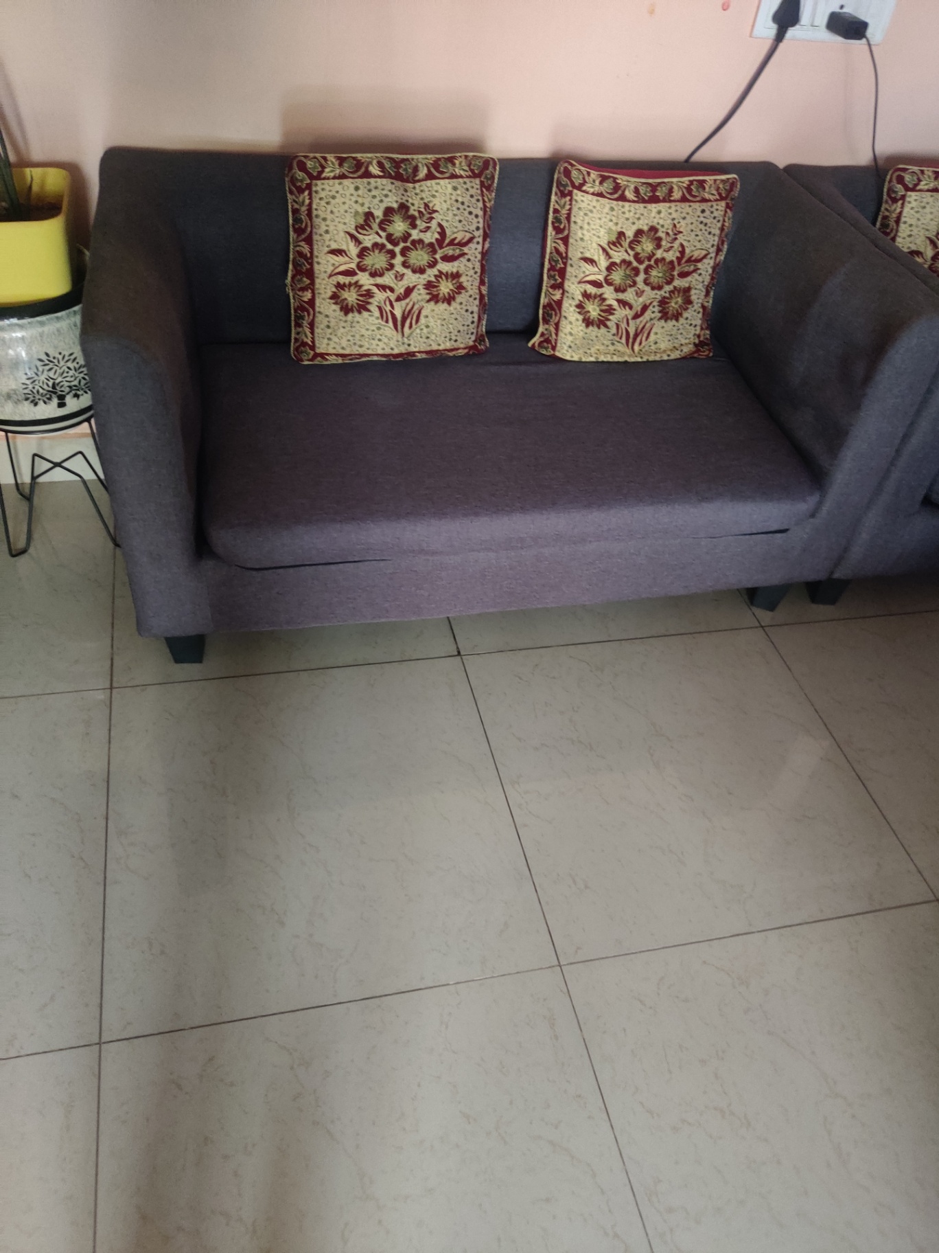 5 seater sofa - Image 1