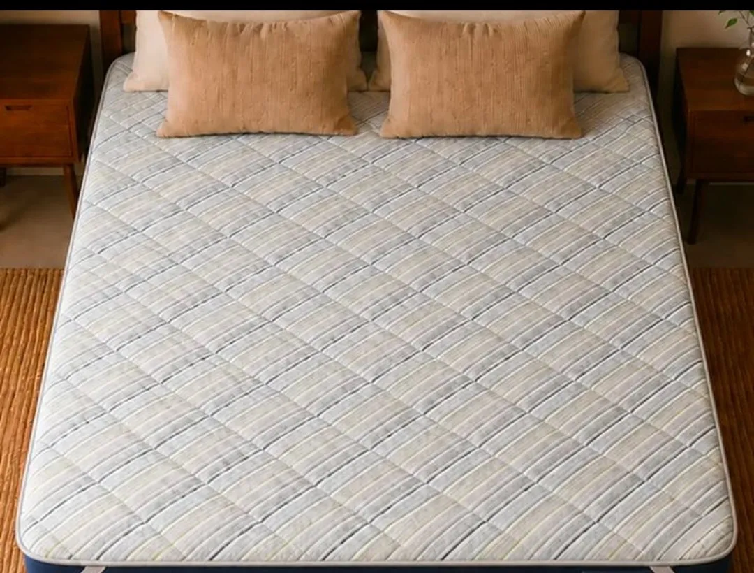 Foldable Bed with memory foam Mattress topper  - Image 2