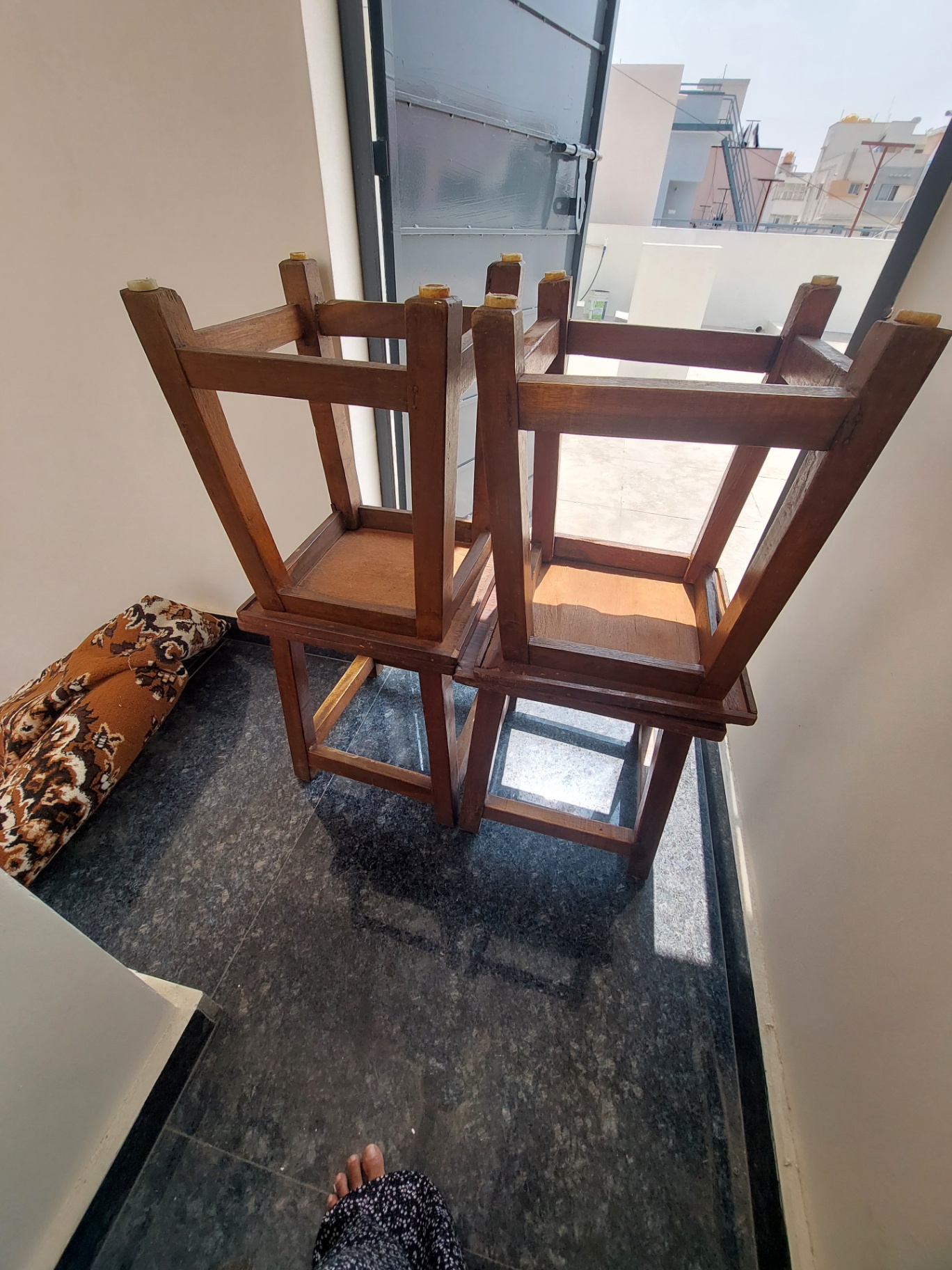 Dinning table with four chairs - Image 3