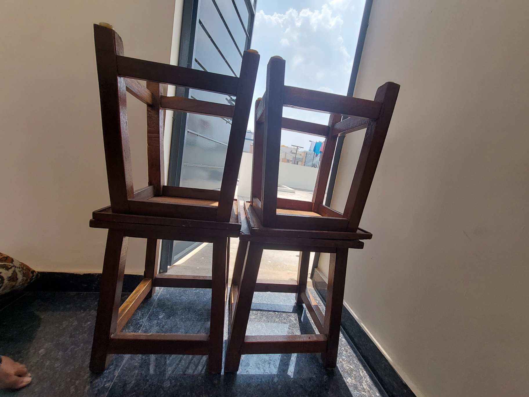 Dinning table with four chairs - Image 1