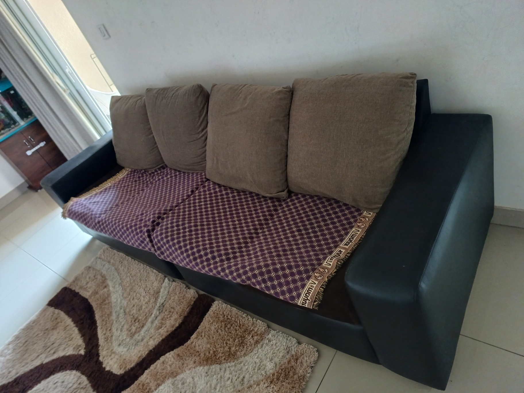 Large Straight sofa 4 seater. Whitefield bangalore  - Image 4