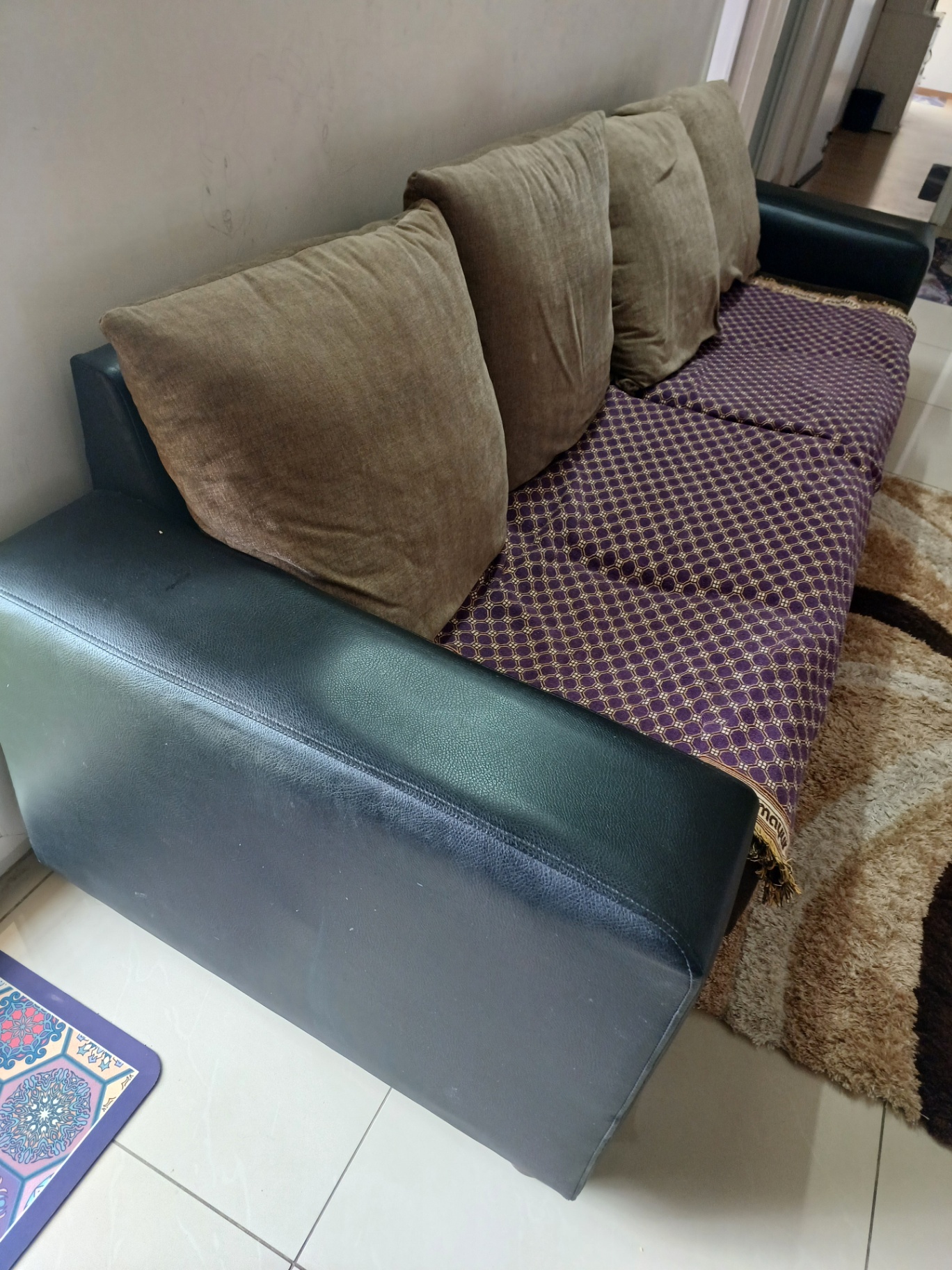 Large Straight sofa 4 seater. Whitefield bangalore  - Image 2