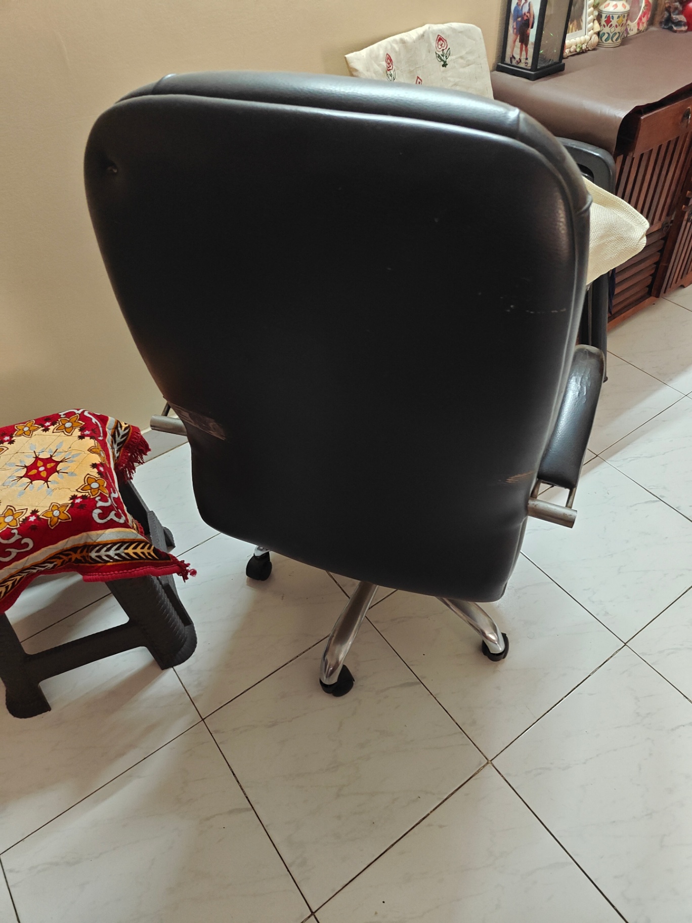 Office chair  - Image 3
