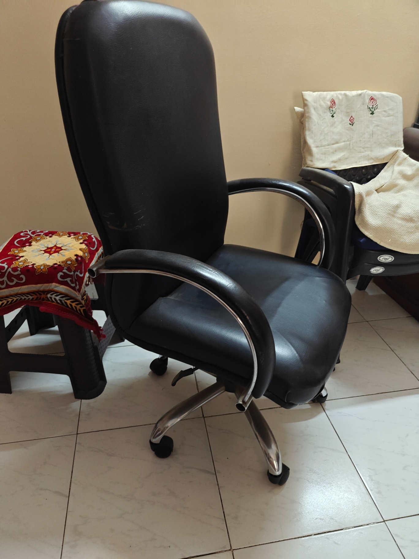 Office chair  - Image 4