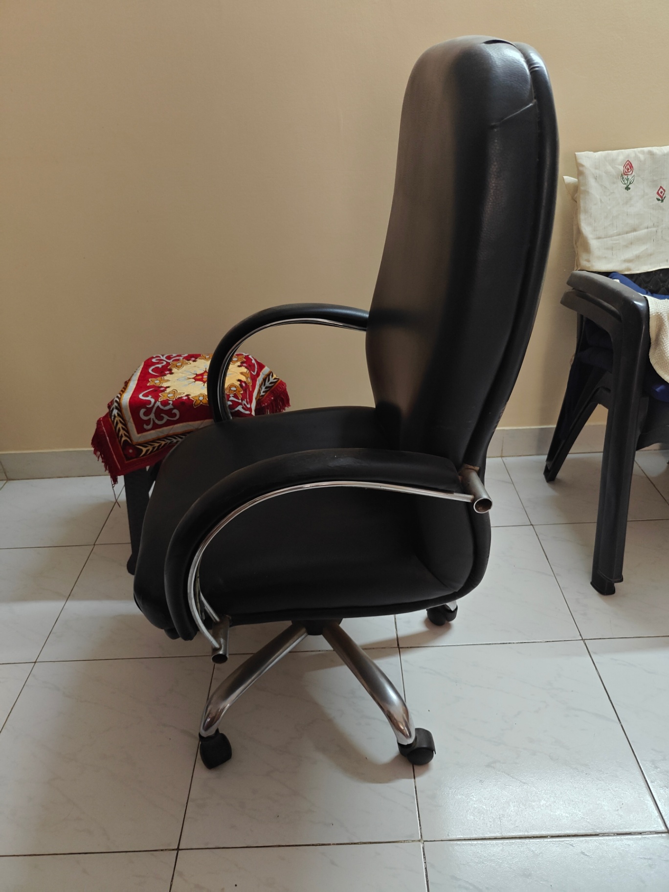 Office chair  - Image 2