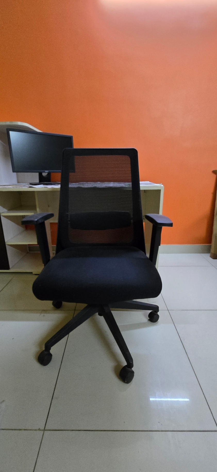 Office table and chair - Image 1