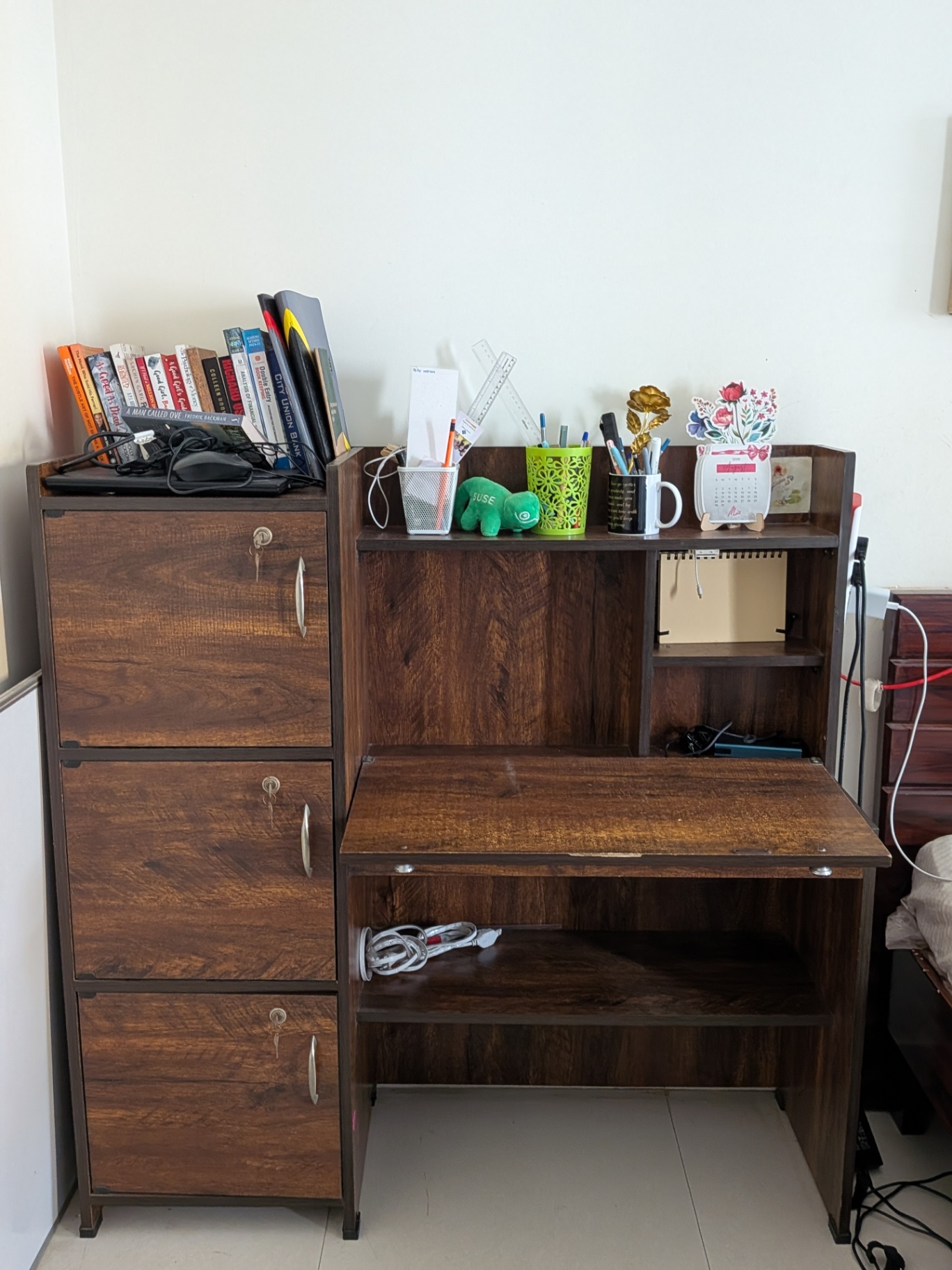 Study Table in mint condition - Image 2