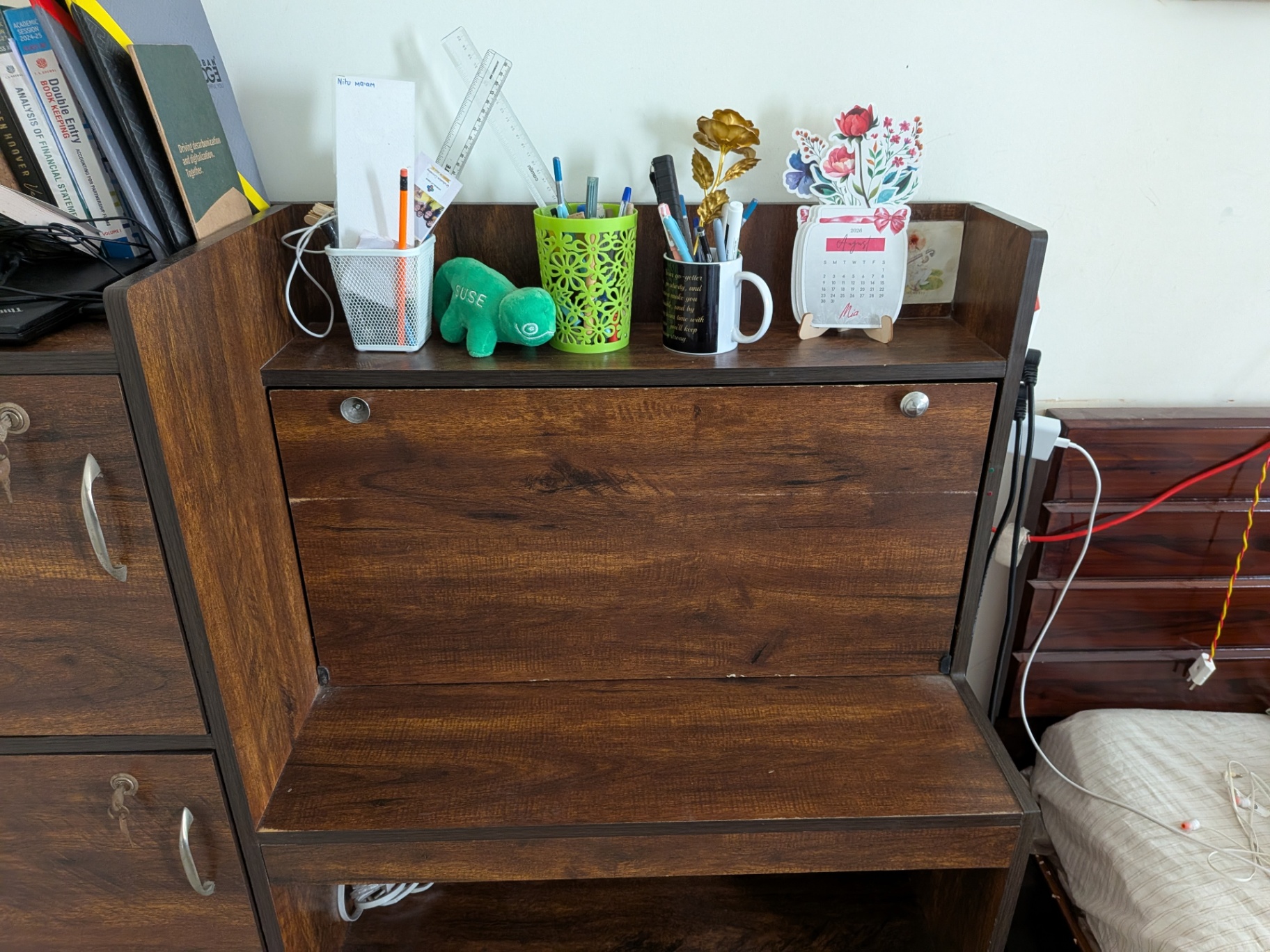Study Table in mint condition - Image 3