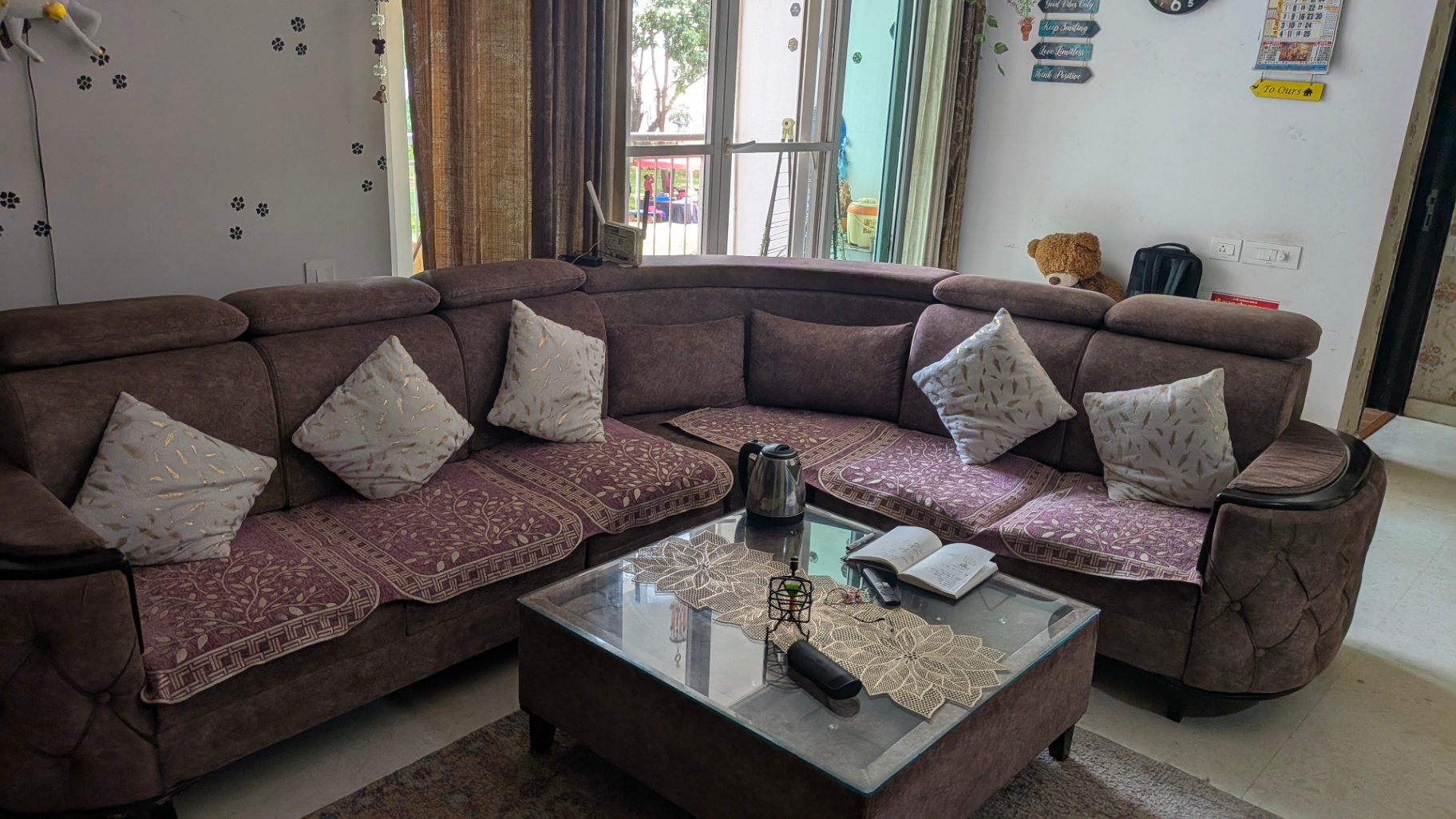 8 seater sofa with center table for sale - Image 3