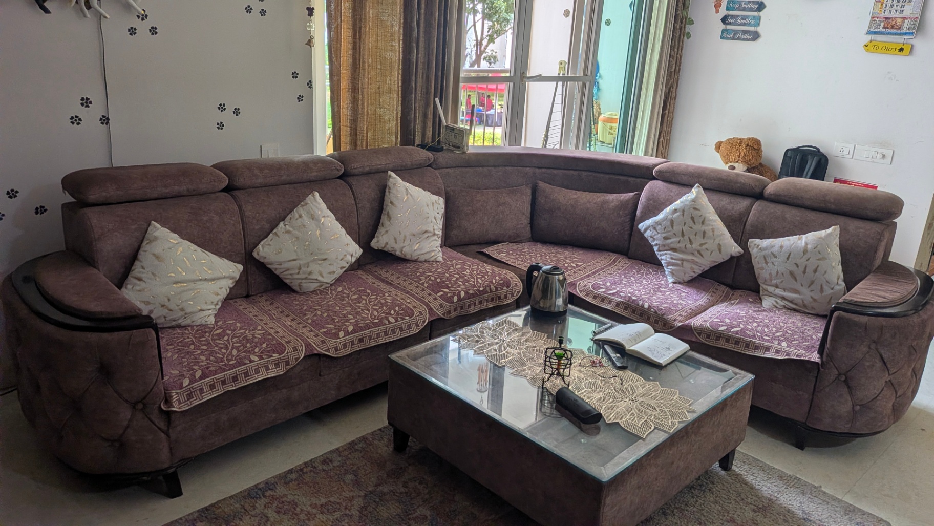 8 seater sofa with center table for sale - Image 5