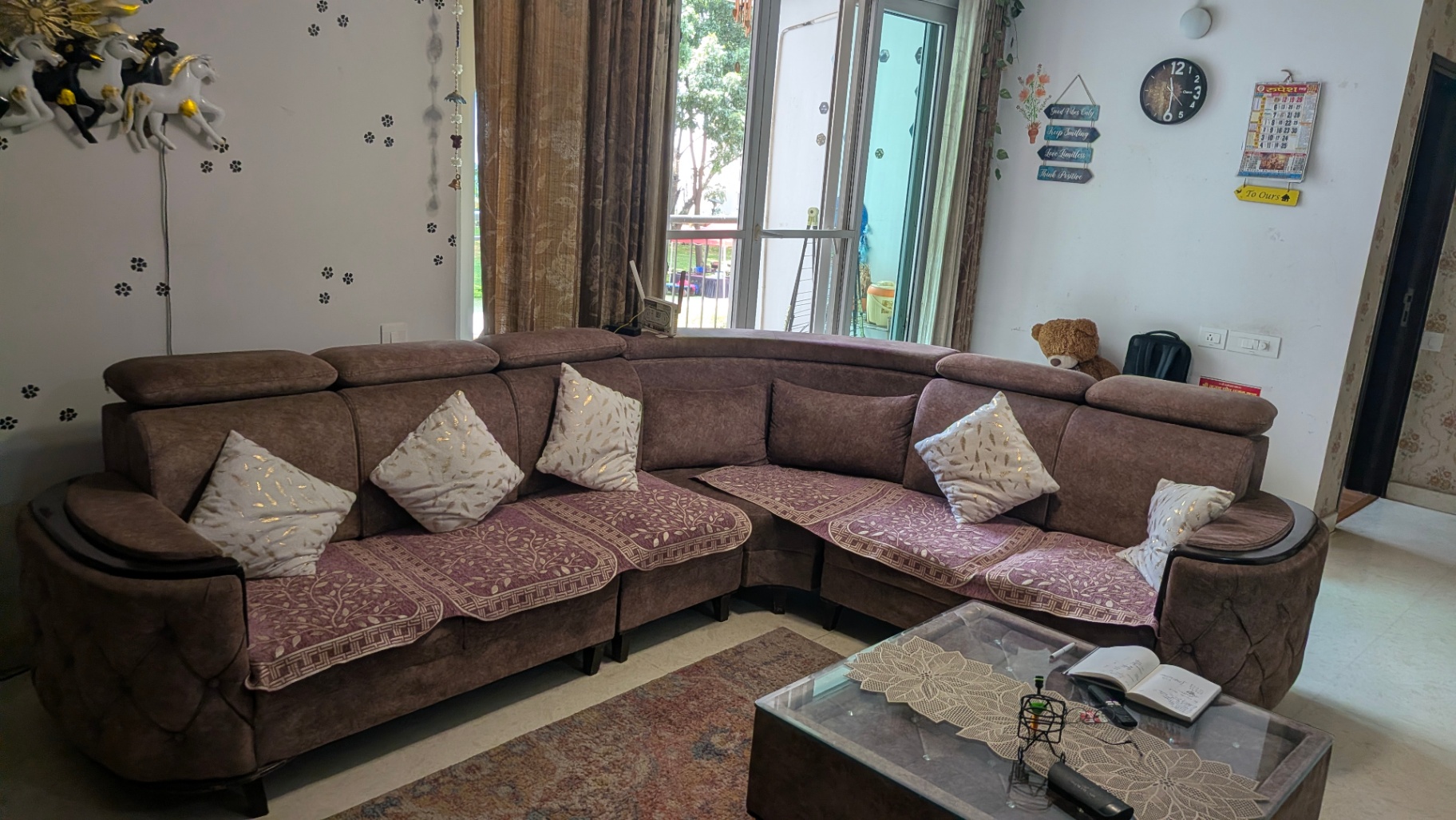 8 seater sofa with center table for sale - Image 2