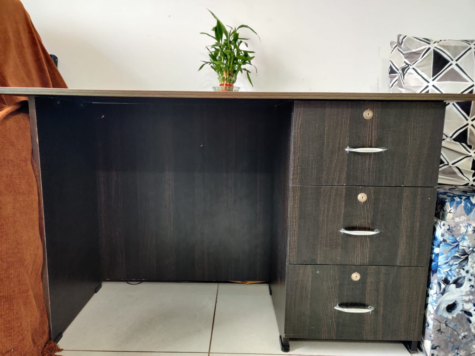 Home Office setup table and chair  - Image 1