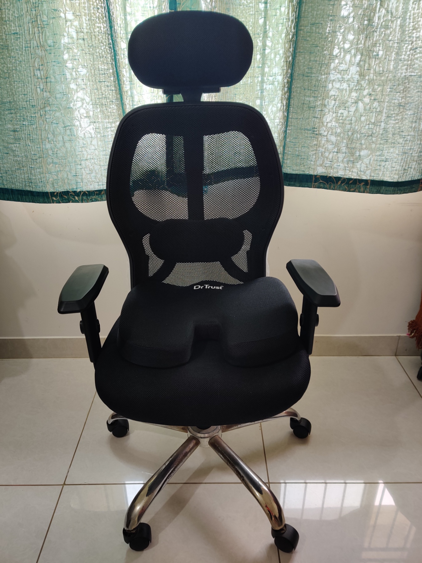 Moderately used work desk and almost new 360 degree rotating chair - Image 7