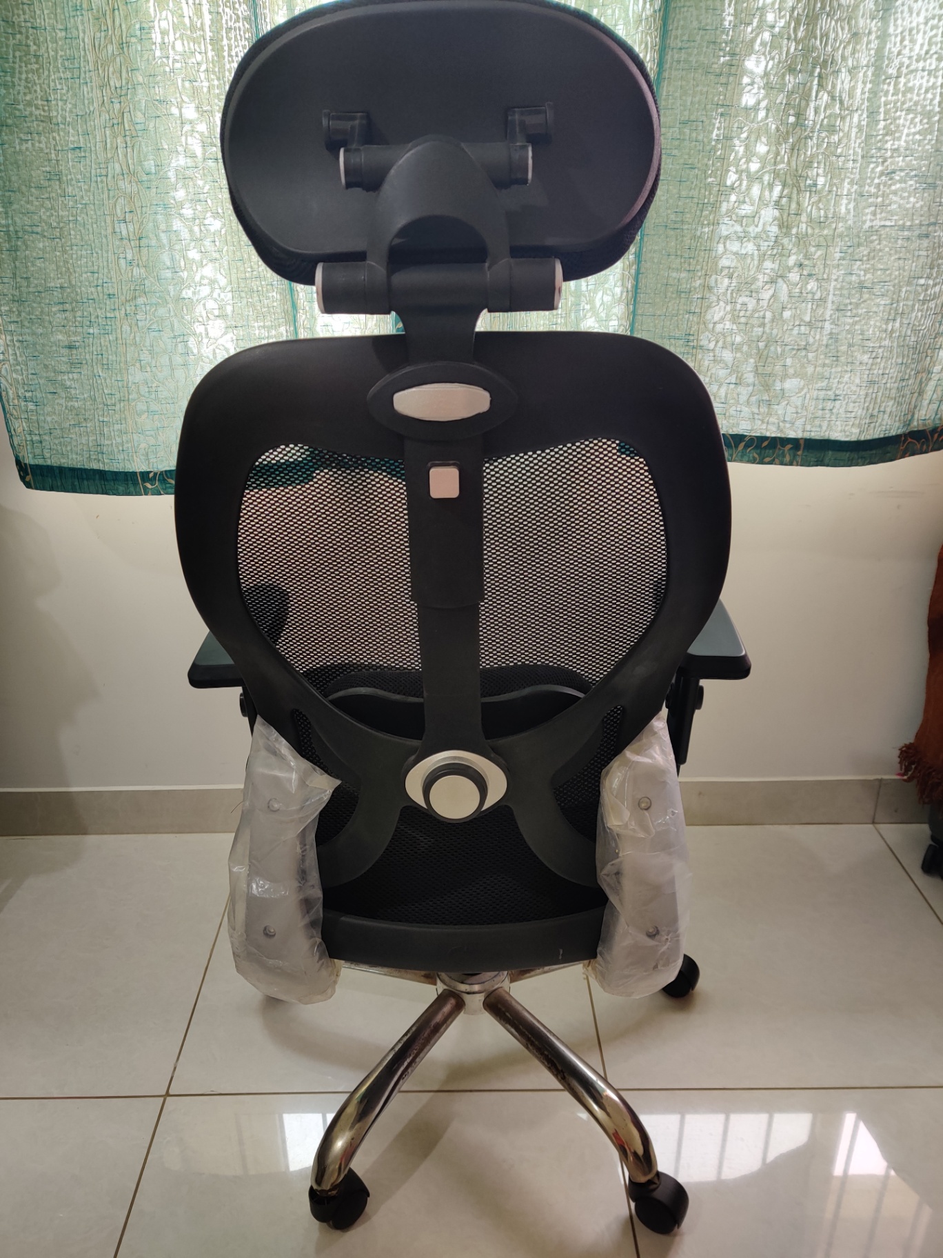 Moderately used work desk and almost new 360 degree rotating chair - Image 6