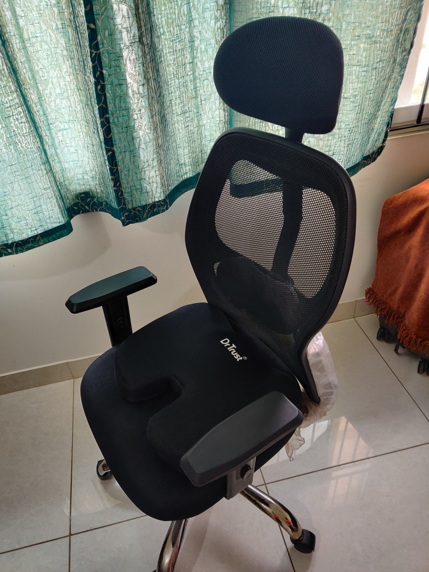 Moderately used work desk and almost new 360 degree rotating chair - Image 2