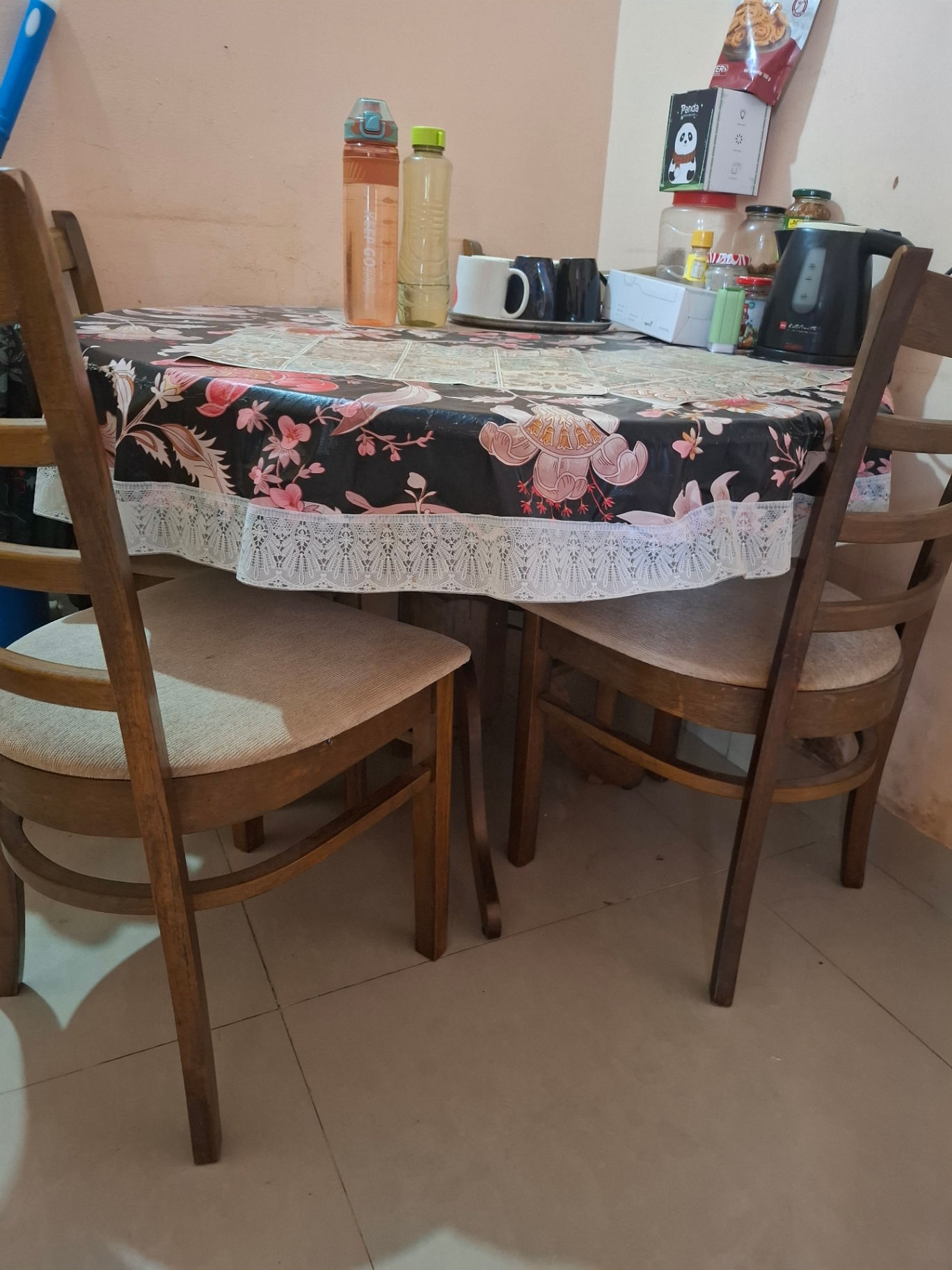 Dining table  - Image 1