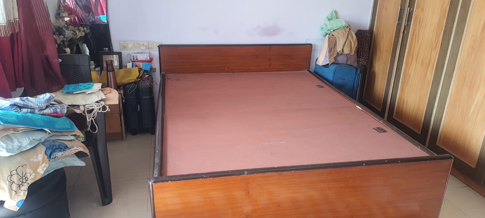 Solid wood modular queen bed with storage - Image 1