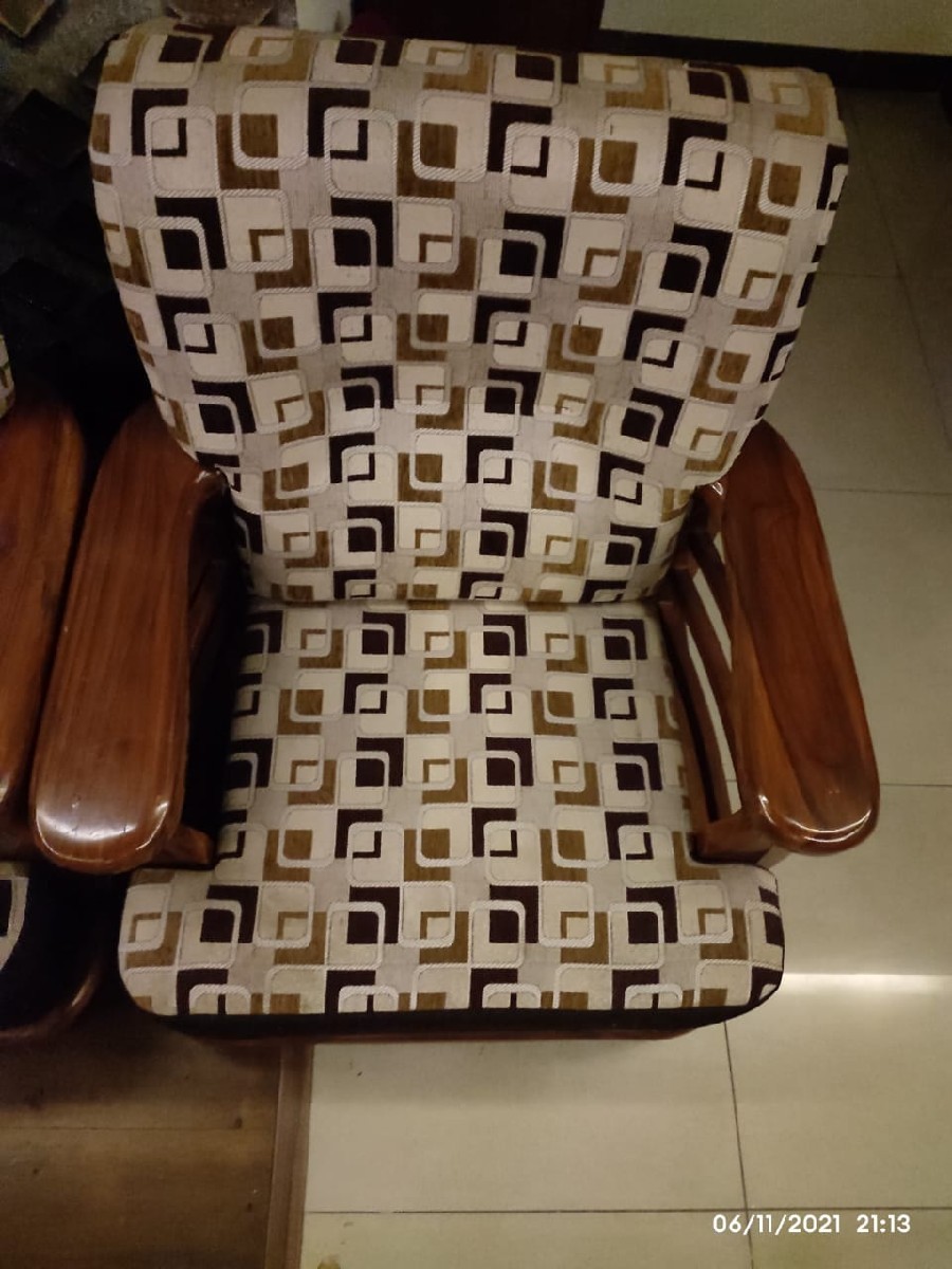 3+1+1 sofa set for sale - well maintained - Image 8