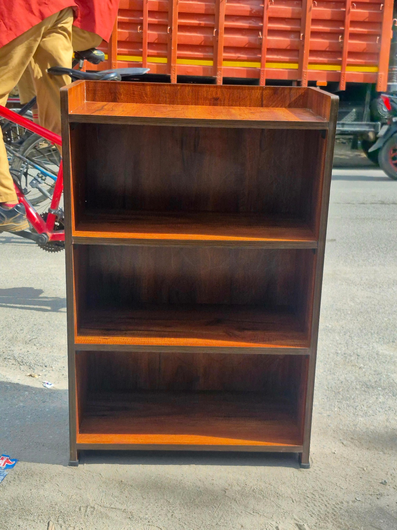 Brand nee Bookshelf / Kitchen shelf - Image 2