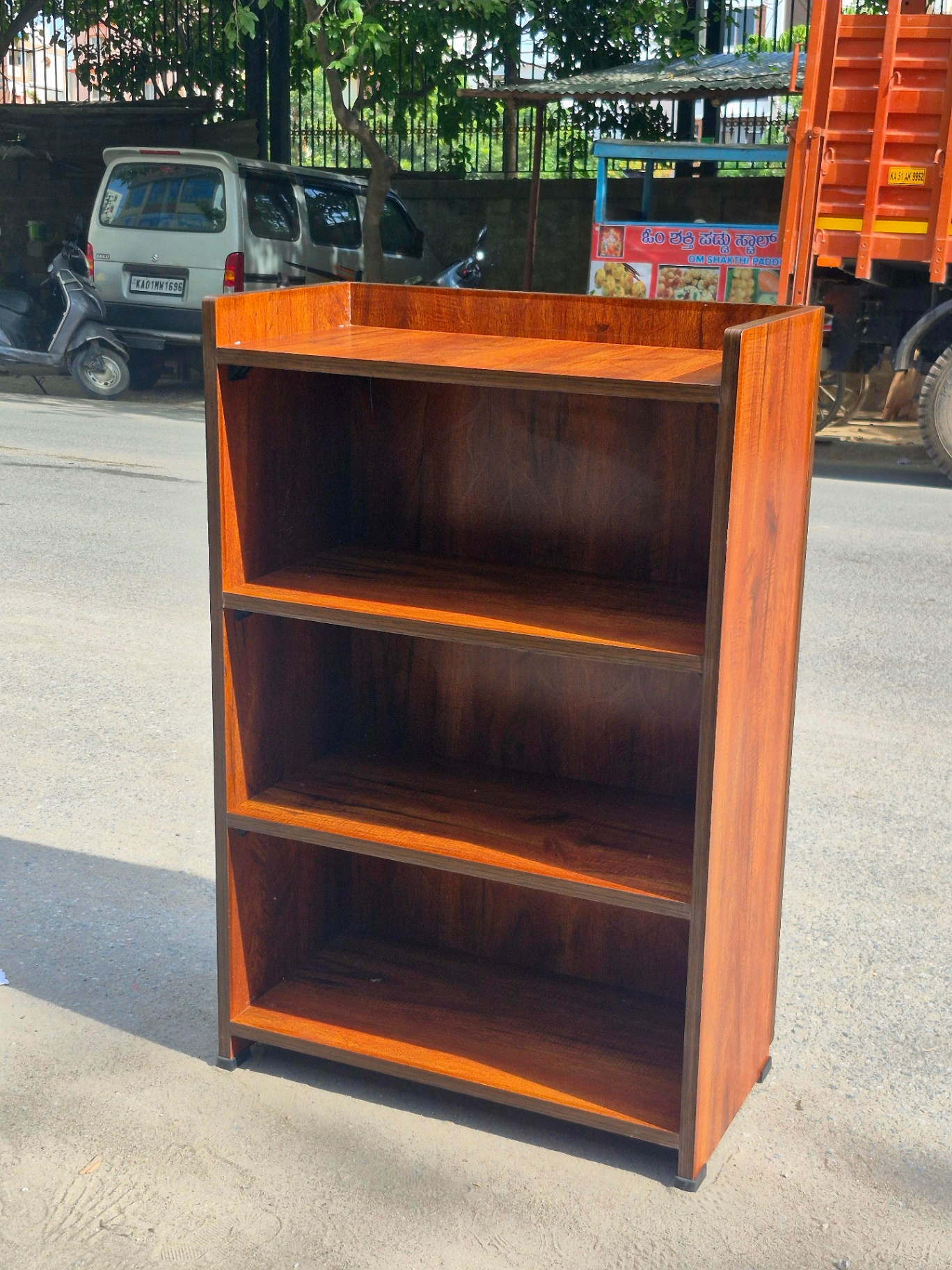 Brand nee Bookshelf / Kitchen shelf - Image 4