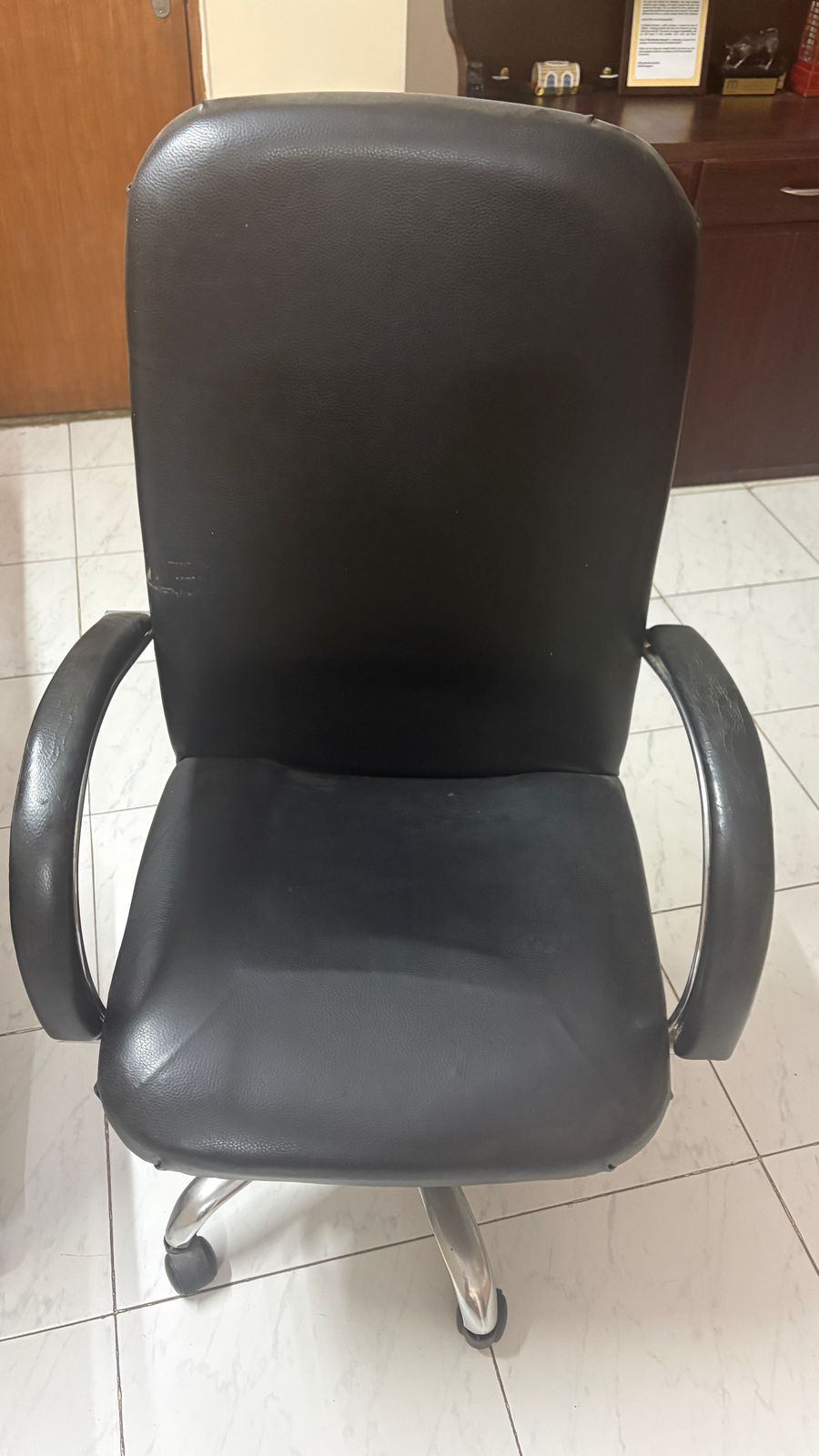 Office chair  - Image 1