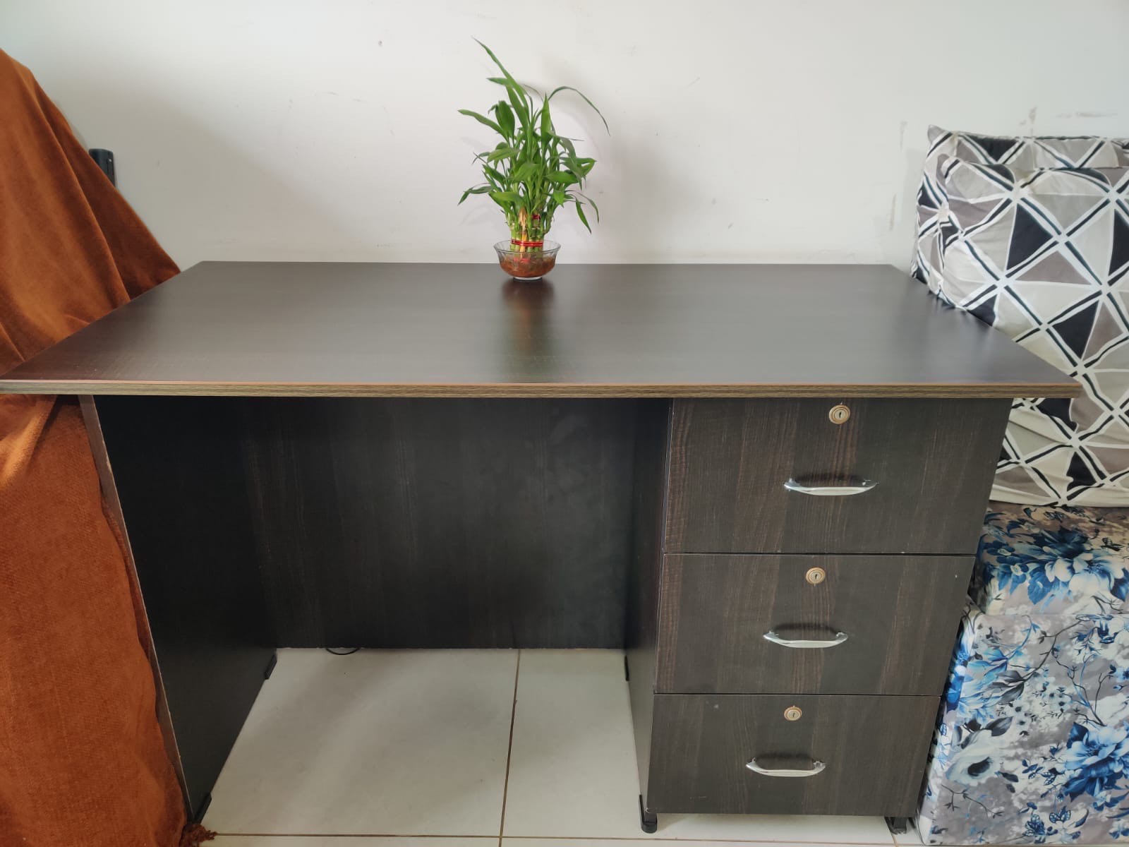 Home Office setup table and chair  - Image 4