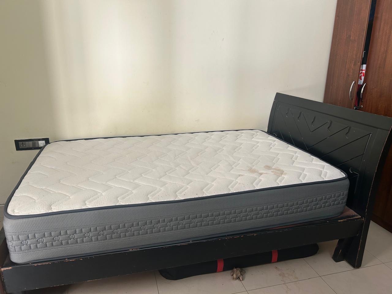 Single Bed with 12" Wakefit Mattress for Sale - Image 2
