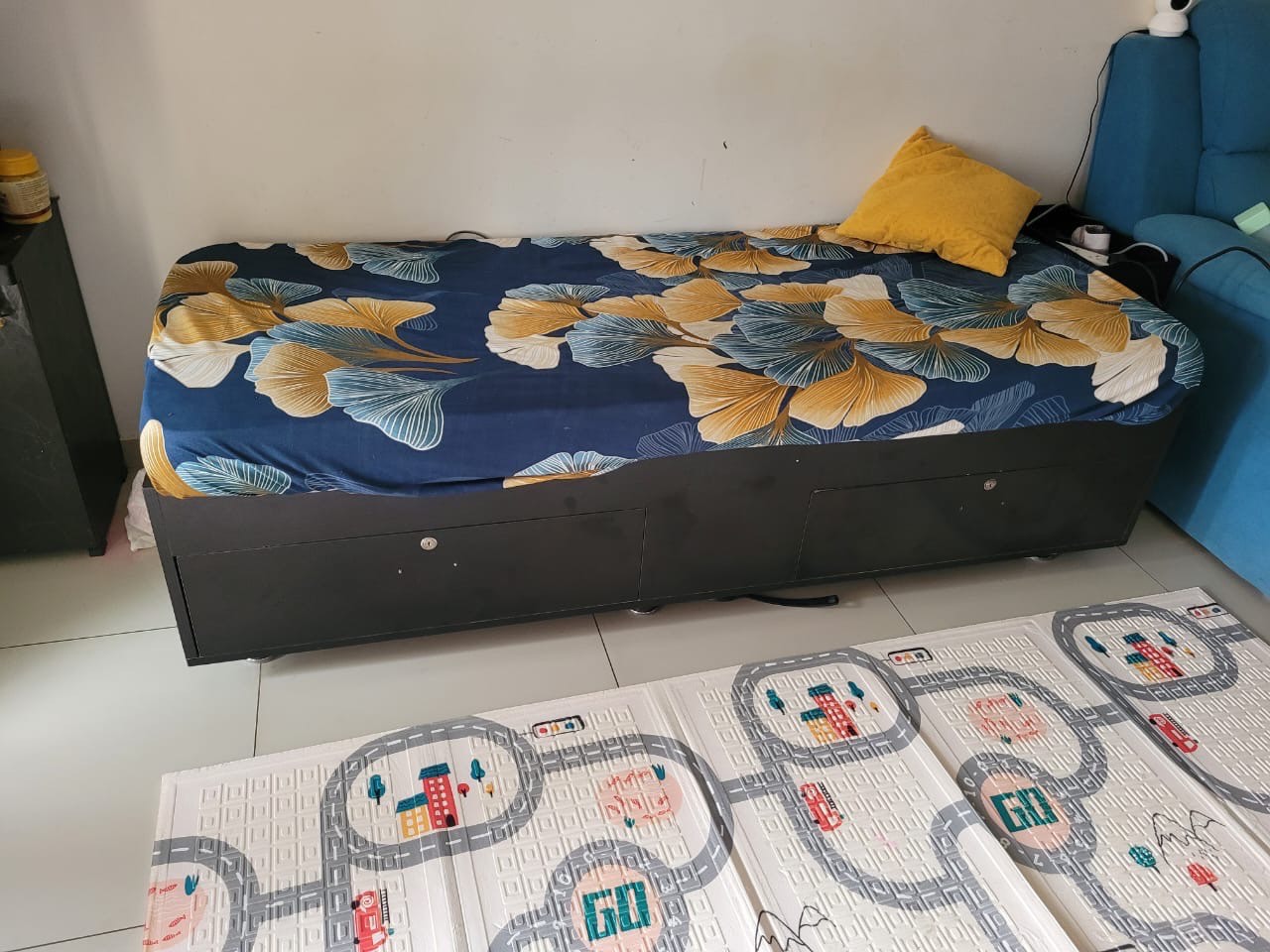 Bed and mattress  - Image 2